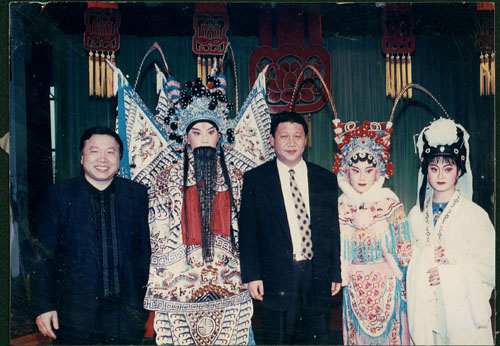 習(xí)近平接見(jiàn)劇組演員